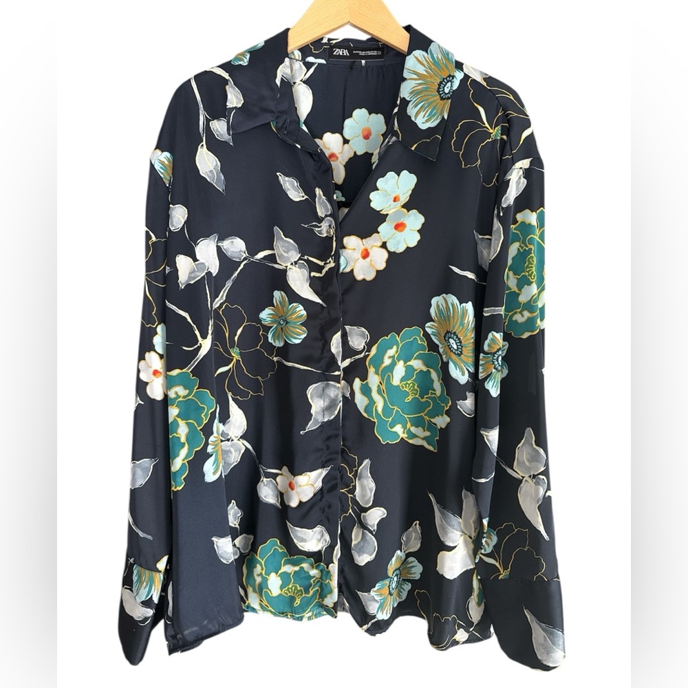 Zara Women's Navy Floral Button Down Shirt